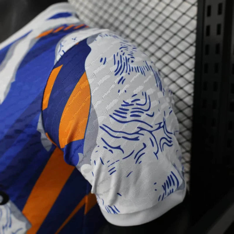 Real Madrid "Nebula Reign" Edición Especial