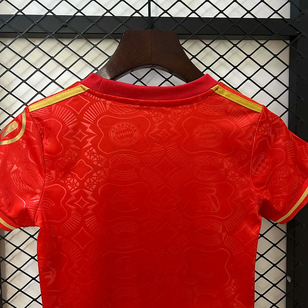 Bayern Munchen 2025/2026 125th Aniversario Edition Red Talla Niño