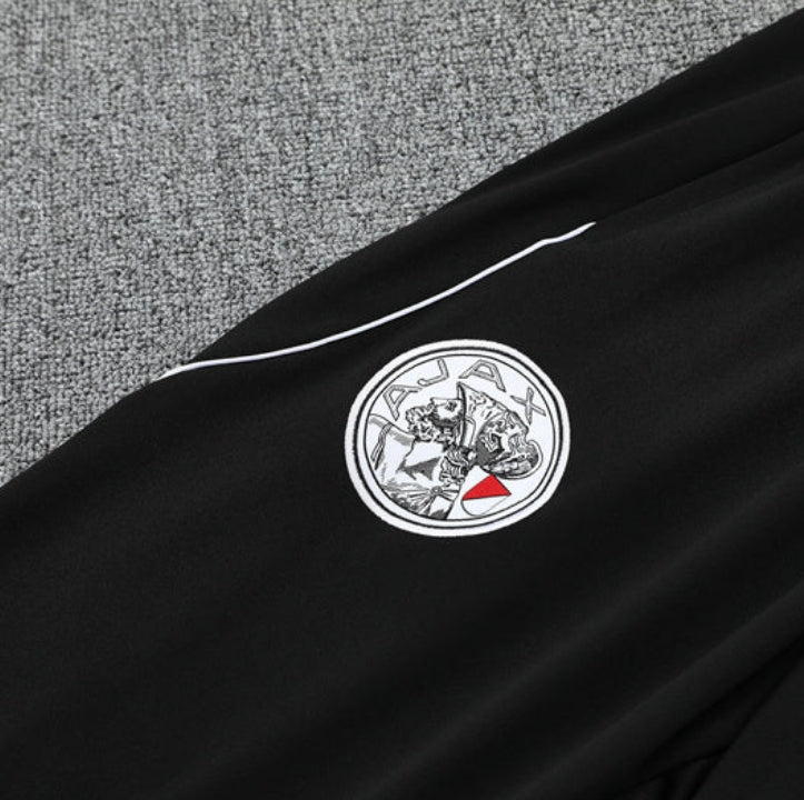 Ajax White and Black x Red Chándal