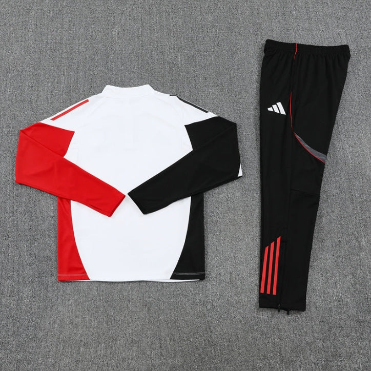 Ajax White and Black x Red Chándal