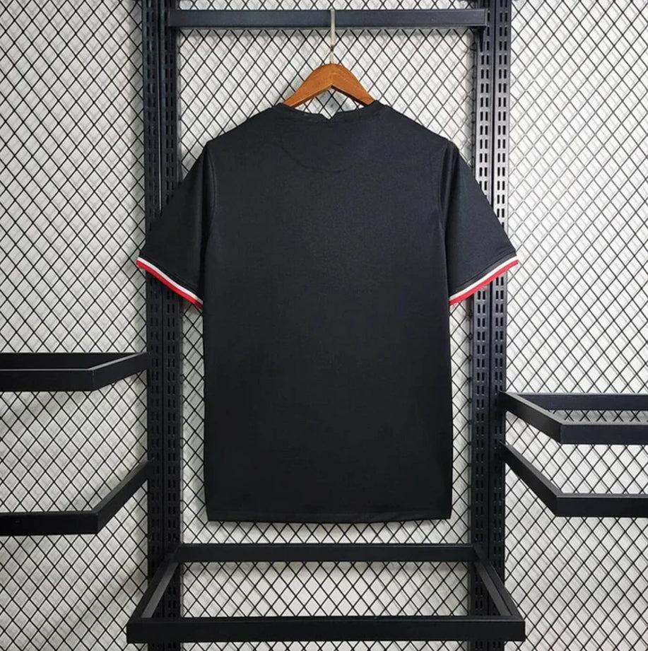 England "Regal Runic" Edición Especial
