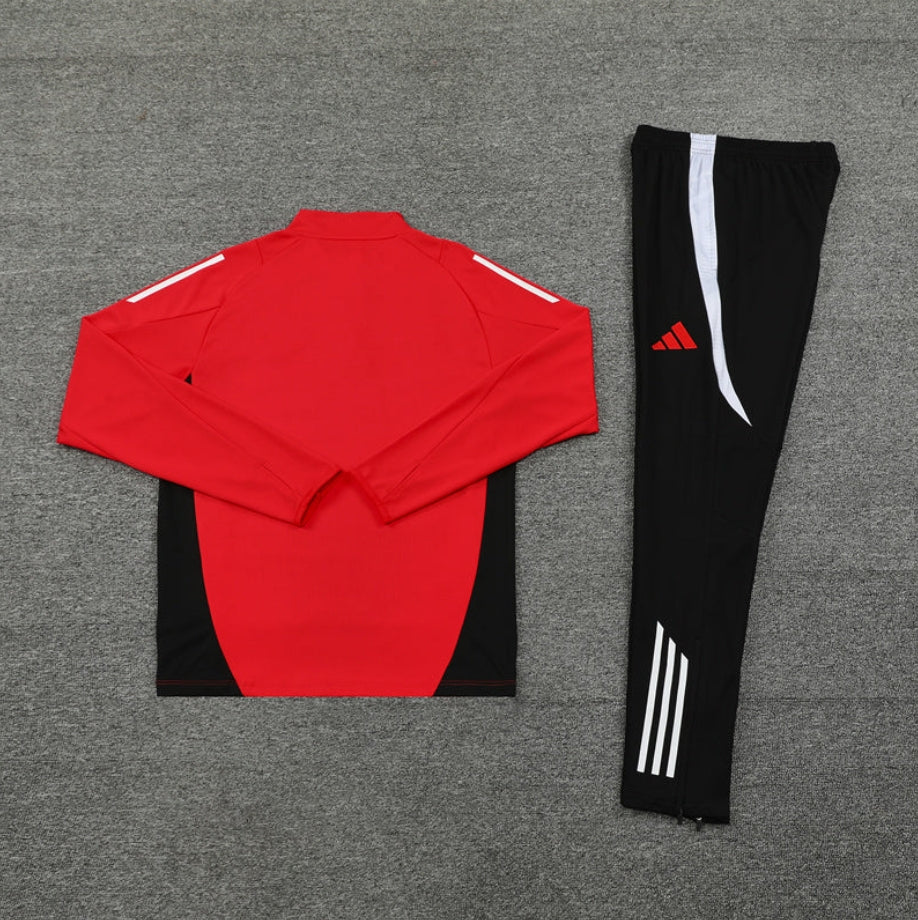 Manchester United Black and Red Chándal II