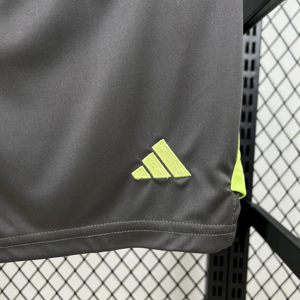 2025/2026 Bayern Munchen Goalkeeper Kit Talla Niño