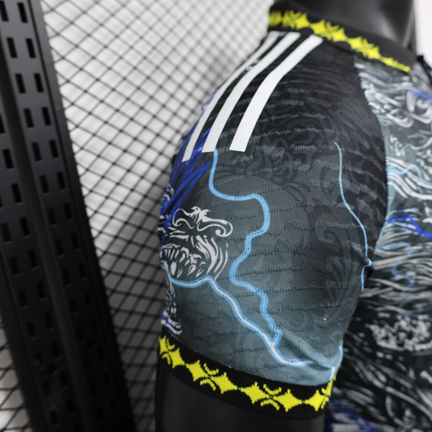 Real Madrid "Thunder Dragon" Edición Especial
