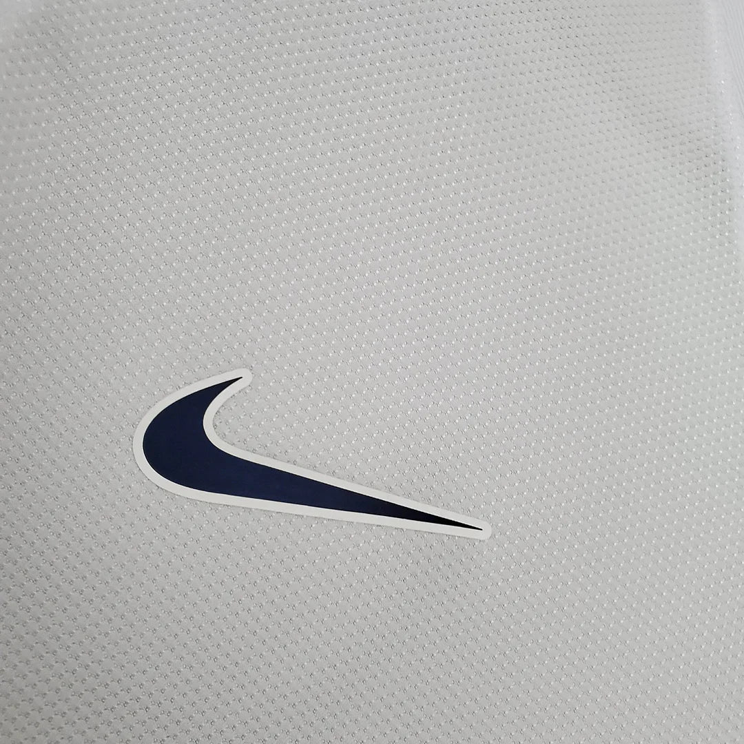 Tottenham 2021/2022 Local