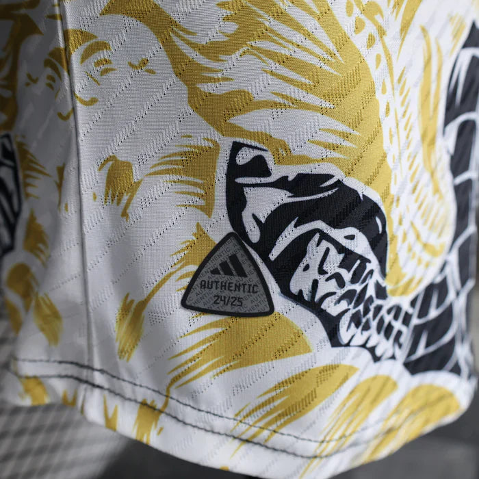 Real Madrid "Golden Beast" Edición Especial