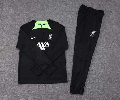 Liverpool Black Chándal